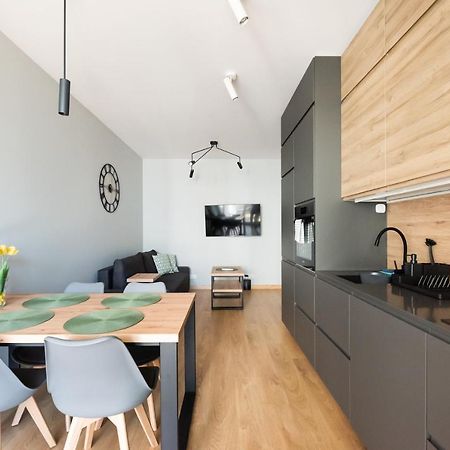 Wola Skwer Happy Apartment Warschau Exterior foto