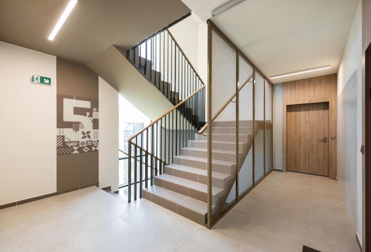 Wola Skwer Happy Apartment Warschau Exterior foto